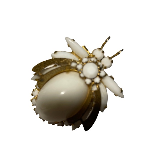 Vintage Juliana Style Gold Tone White Cabochon Milk Glass Insect Bug Bro… - Picture 5 of 5